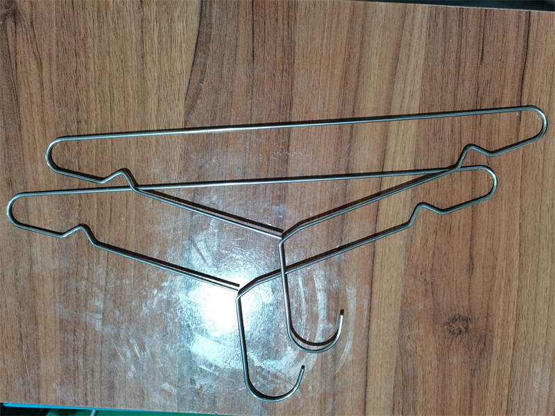 Stainless steel wire hanger bending debugging