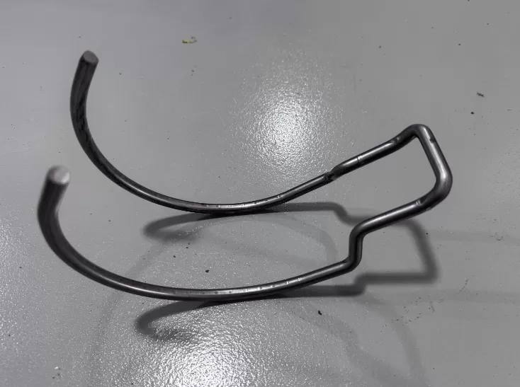 8mm stainless steel wire bent into a storage rack in one go 