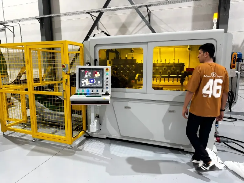 CNC wire bending machine